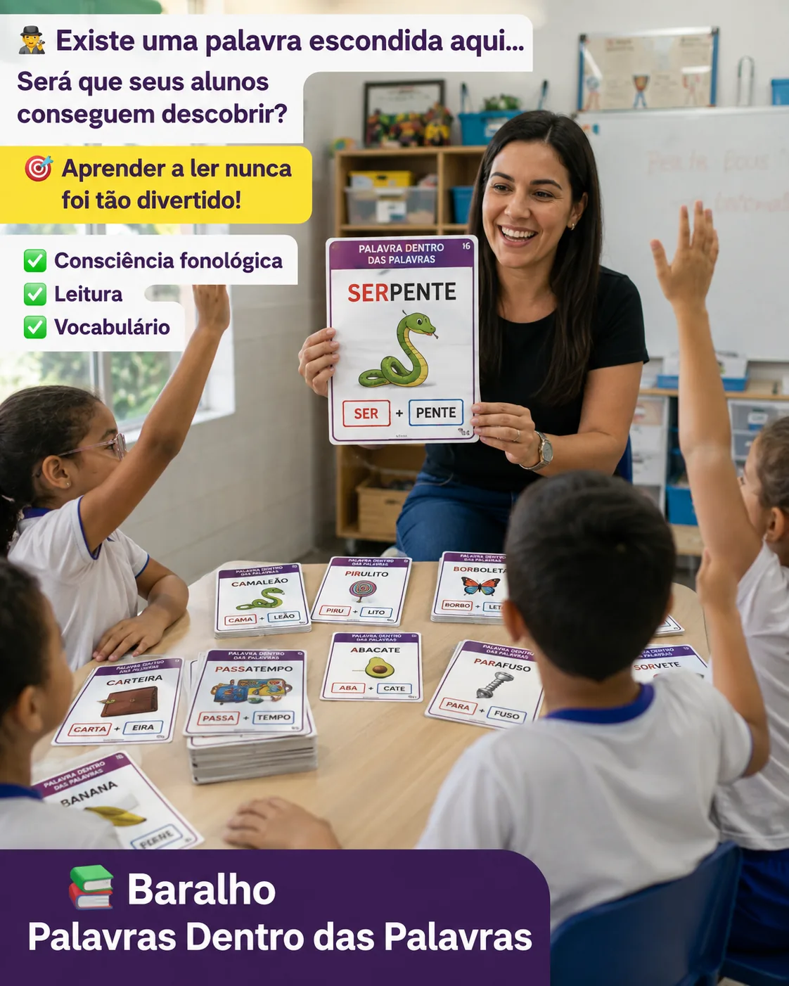 Professora mostrando a carta SERPENTE do Baralho Palavras Dentro das Palavras